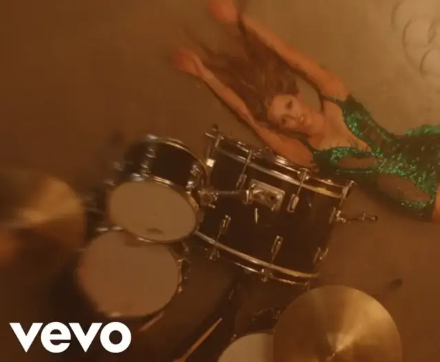 Miley Cyrus – End of the World
